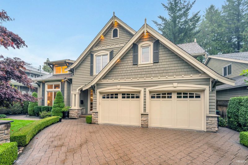 FEATURED LISTING: 3930 HILLCREST Avenue North Vancouver