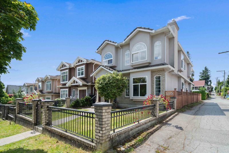 FEATURED LISTING: 5323 DUMFRIES Street Vancouver